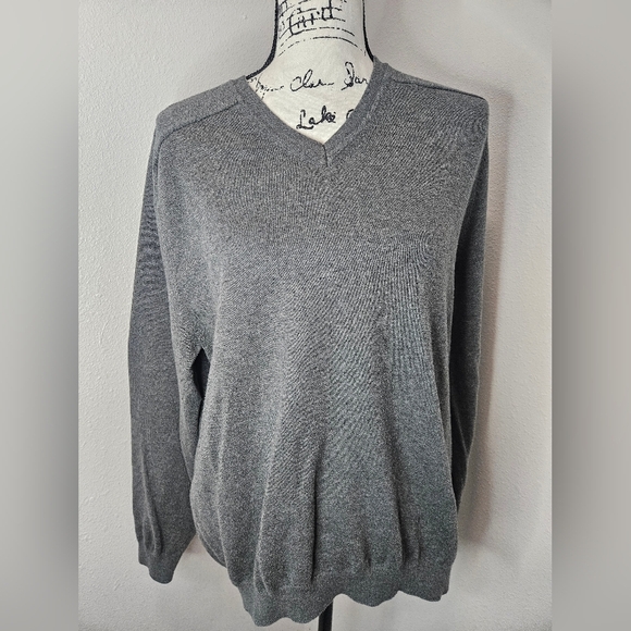 Eddie Bauer women's grey v-neck sweater - Picture 1 of 5
